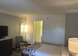 Red Roof Inn San Antonio - South Park 5