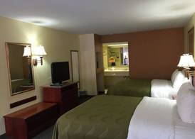 Econo Lodge Inn & Suites Eagle Pass 4