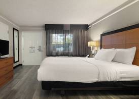 Howard Johnson by Wyndham Sacramento Downtown 4