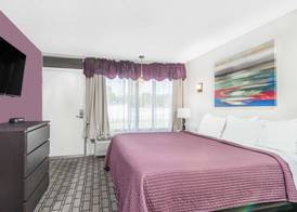 Days Inn by Wyndham St Clairsville 3