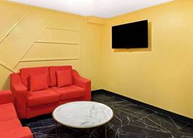 Super 8 by Wyndham Vandalia/Dayton International Airport 2