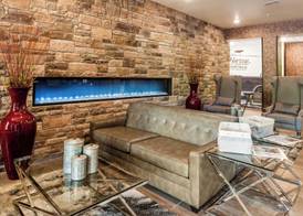 Cobblestone Hotel & Suites Appleton International Airport 2