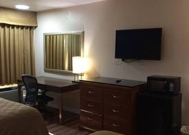 California Inn and Suites Bakersfield 3