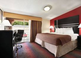 Howard Johnson by Wyndham North Plainfield 5
