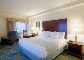 La Quinta Inn & Suites by Wyndham Boston Somerville 5