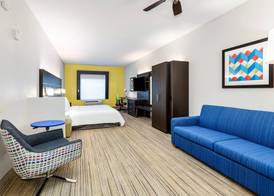 Holiday Inn Express & Suites CLEBURNE by IHG 3