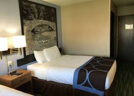 Boarders Inn & Suites by Cobblestone Hotels - Waterloo/Cedar Falls 3