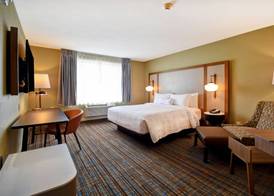 Fairfield Inn & Suites by Marriott Milwaukee North 3