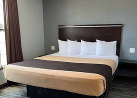 Laguna Inn & Suites 3