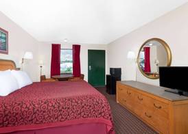Days Inn by Wyndham Columbia NE Fort Jackson 3
