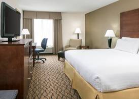 Holiday Inn Express & Suites CLINTON by IHG 4