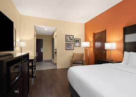 La Quinta by Wyndham Florence 5