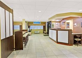 Microtel Inn & Suites by Wyndham Bryson City 2
