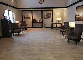 Super 8 by Wyndham Milwaukee Airport 4