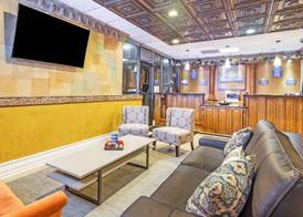 Days Inn by Wyndham Fort Lauderdale-Oakland Park Airport N 3