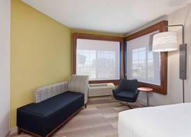 Holiday Inn Express & Suites CORONA by IHG 3