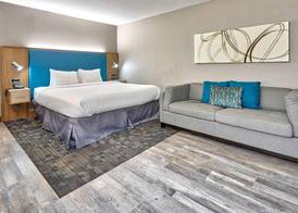Country Inn & Suites by Radisson, Hampton Coliseum 4