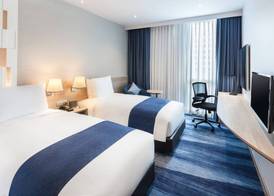 Holiday Inn Express BANGKOK SOI SOONVIJAI by IHG 2