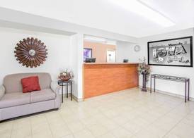 Super 8 by Wyndham Waverly 2