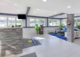 Days Inn by Wyndham Knoxville North 5
