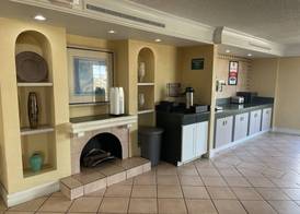 Econo Lodge Kalamazoo near Wings Stadium 5