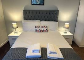 Adelphi Wharf Apartments by Beehosting 5