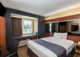 Microtel Inn & Suites by Wyndham Hillsborough 3