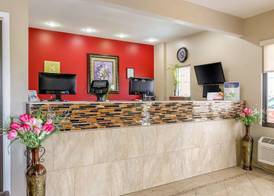 Econo Lodge Shorewood 2