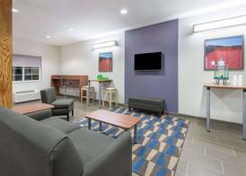 Microtel Inn & Suites by Wyndham Cadiz 2