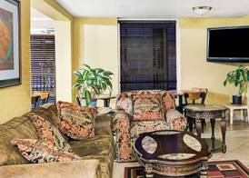 Days Inn & Suites by Wyndham Downtown Gatlinburg Parkway 3