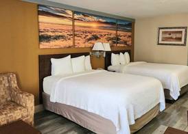 Days Inn by Wyndham Rosenberg 5