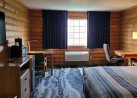 Days Inn & Suites by Wyndham Williamsburg IA North 5