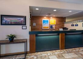 Days Inn & Suites by Wyndham Madison 2