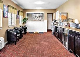 Super 8 by Wyndham Columbia/Ft. Jackson SC 3