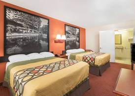 Super 8 by Wyndham San Antonio at I-10 5