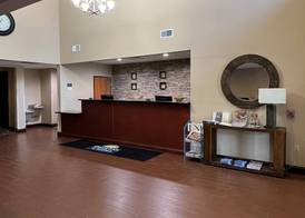 Days Inn & Suites by Wyndham Manheim Lebanon 2