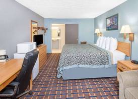 Days Inn by Wyndham Farmer City 5