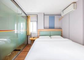 Super 8 Hotel (Liujiayao Metro Station) 5