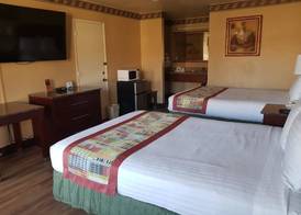 Travelodge by Wyndham Costa Mesa Newport Beach Hacienda 4