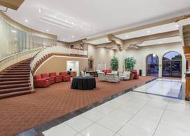 Ramada by Wyndham Fresno North 3