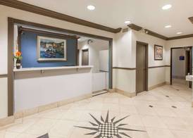 Days Inn & Suites by Wyndham Webster NASA-ClearLake-Houston 4