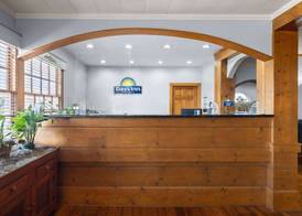 Days Inn by Wyndham Kill Devil Hills Oceanfront - Wilbur 2