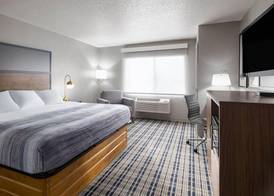 AmericInn by Wyndham Muscatine 5
