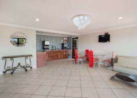 Econo Lodge Lake Charles University Area 4