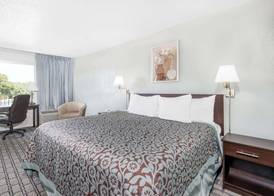 Days Inn by Wyndham St Clairsville 4