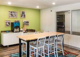 WoodSpring Suites Lake Jackson 4
