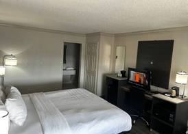 Quality Inn & Suites 4