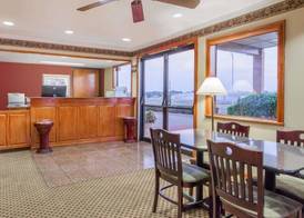 Super 8 by Wyndham Mount Vernon 2