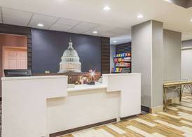 La Quinta Inn & Suites by Wyndham DC Metro Capital Beltway 4