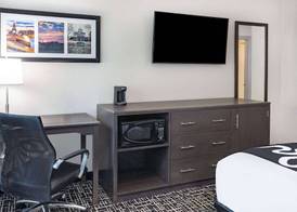 La Quinta Inn & Suites by Wyndham Norfolk 5